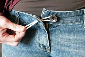 Using a Rubber Band to Tighten Pants