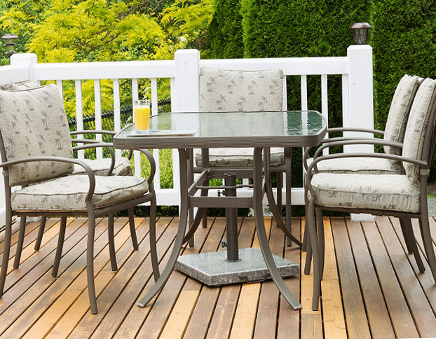 Cleaning Outdoor Furniture