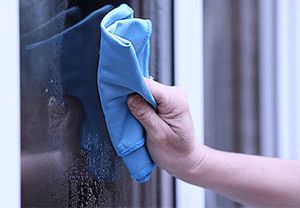 Always Use a Microfiber-Cloth for Cleaning Glass